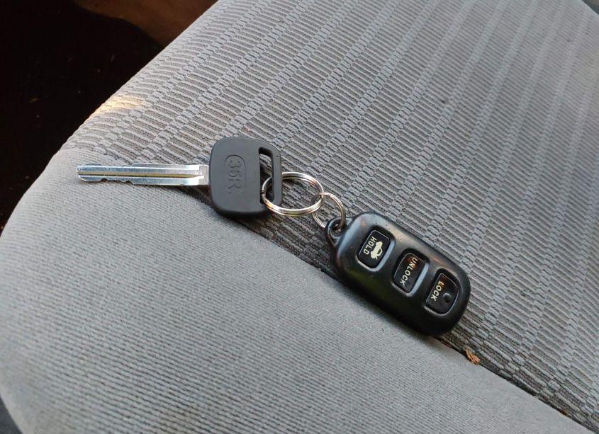 Photo 11 of 2005 Toyota Camry LE (VIN 4T1BE30K35U413457)