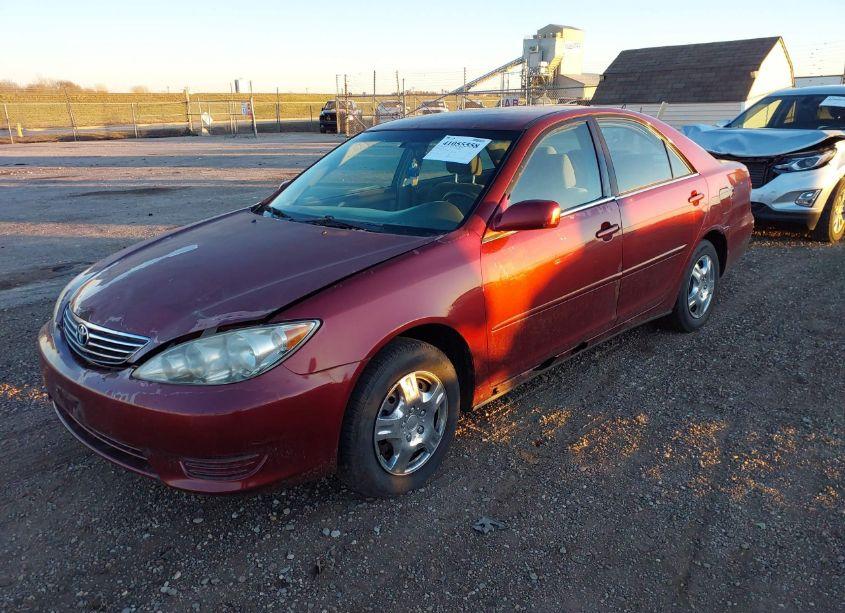 Photo 2 of 2005 Toyota Camry LE (VIN 4T1BE30K35U413457)