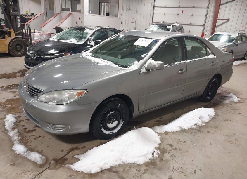 Photo 2 of 2005 Toyota Camry LE (VIN 4T1BE30K35U543013)