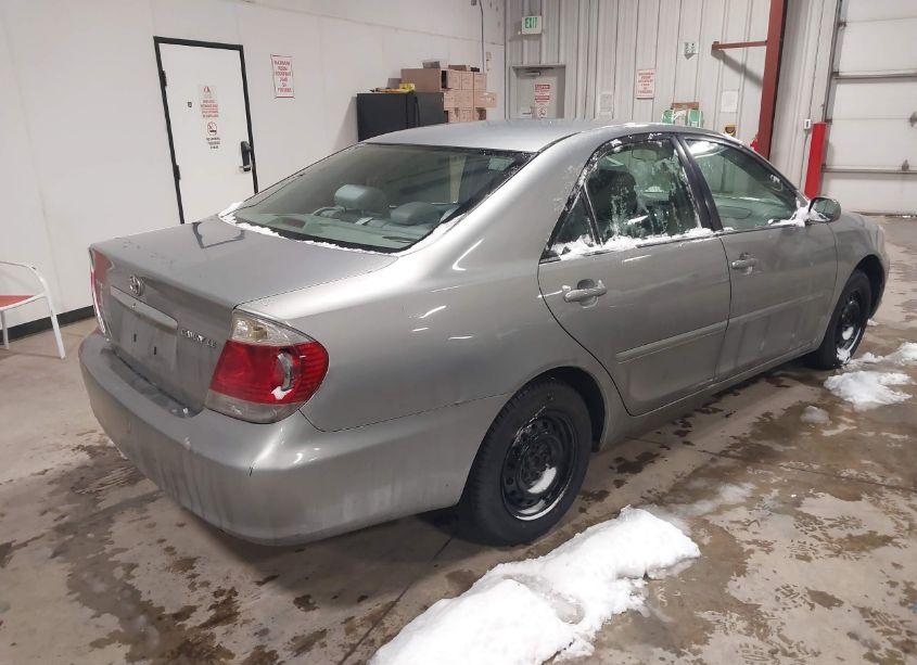 Photo 4 of 2005 Toyota Camry LE (VIN 4T1BE30K35U543013)