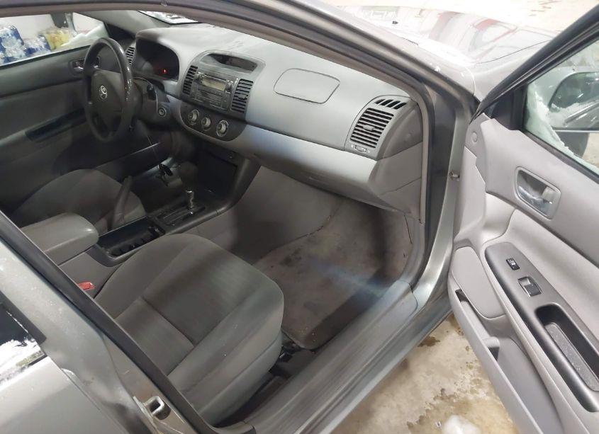 Photo 5 of 2005 Toyota Camry LE (VIN 4T1BE30K35U543013)