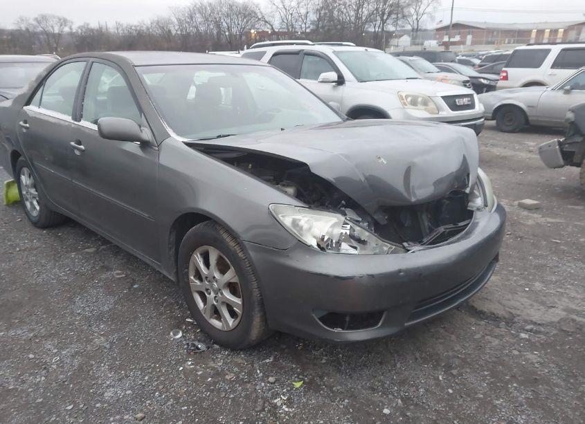 2005 Toyota Camry XLE (VIN 4T1BE30K35U581907) main photo