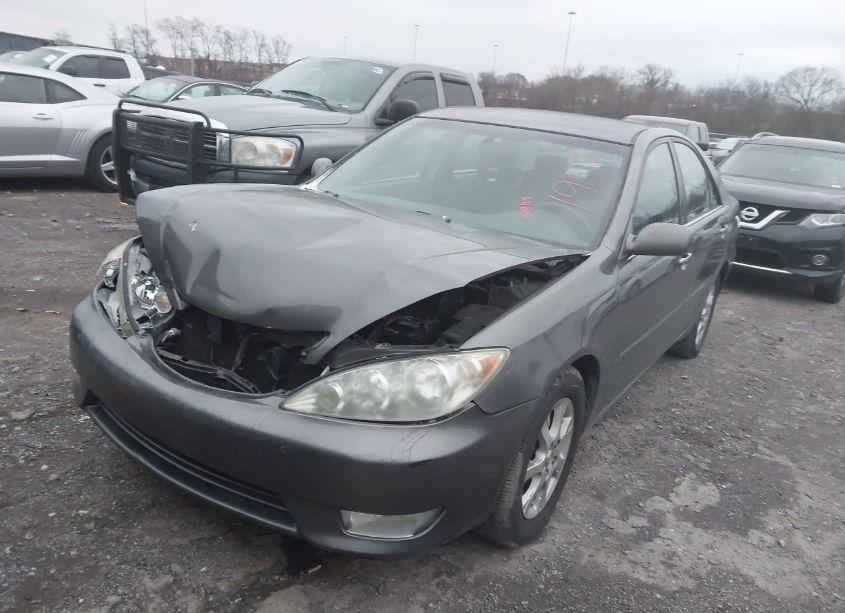 Photo 2 of 2005 Toyota Camry XLE (VIN 4T1BE30K35U581907)