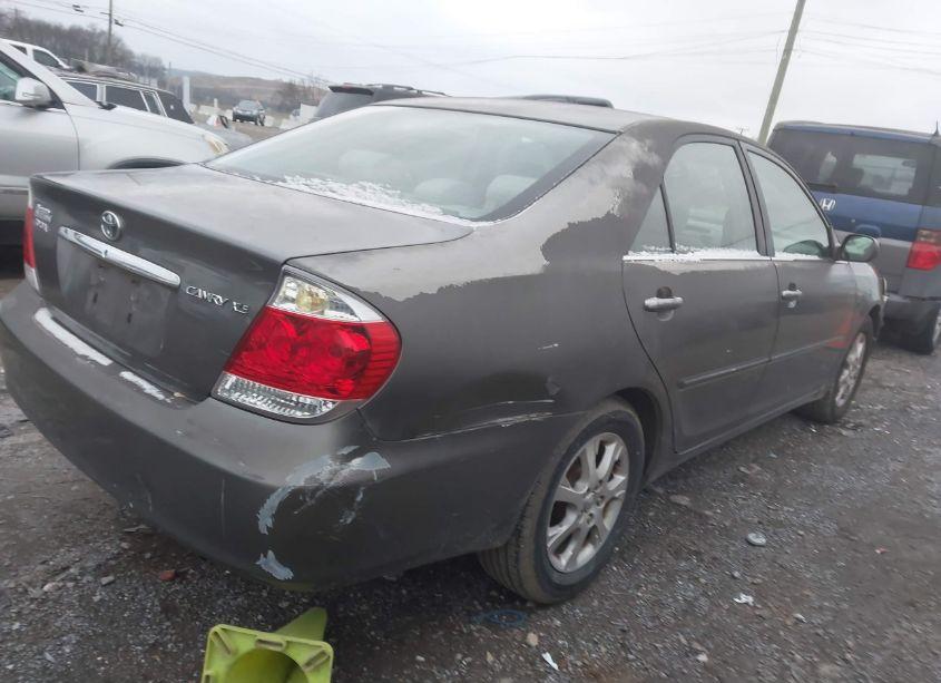 Photo 4 of 2005 Toyota Camry XLE (VIN 4T1BE30K35U581907)