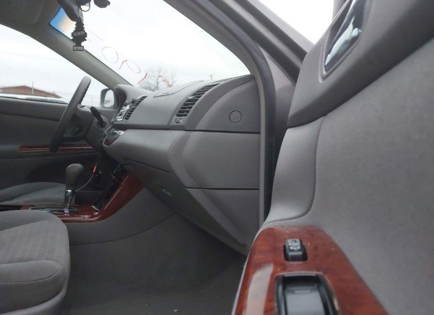 Photo 5 of 2005 Toyota Camry XLE (VIN 4T1BE30K35U581907)