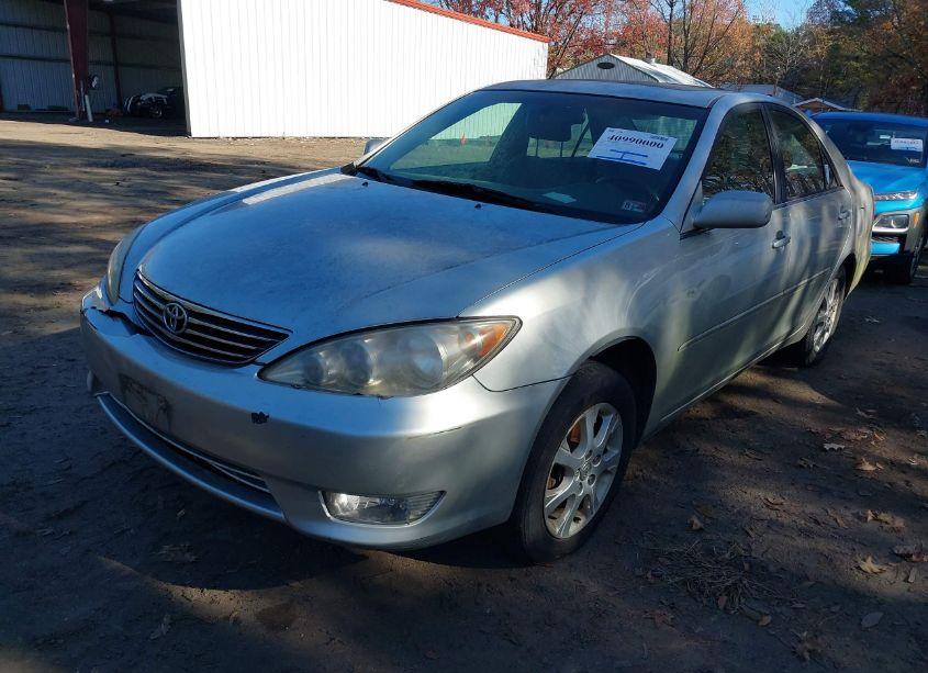 Photo 2 of 2005 Toyota Camry XLE (VIN 4T1BE30K35U621709)