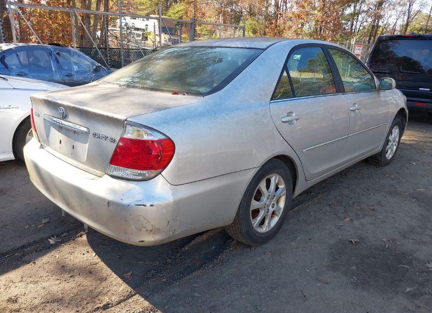 Photo 4 of 2005 Toyota Camry XLE (VIN 4T1BE30K35U621709)