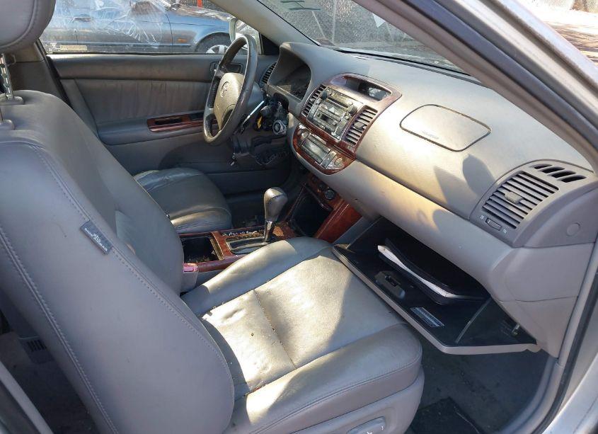 Photo 5 of 2005 Toyota Camry XLE (VIN 4T1BE30K35U621709)