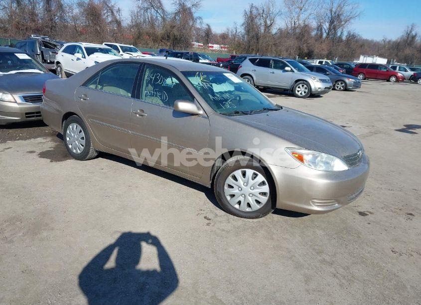 2002 Toyota Camry XLE (VIN 4T1BE30K42U104687) main photo