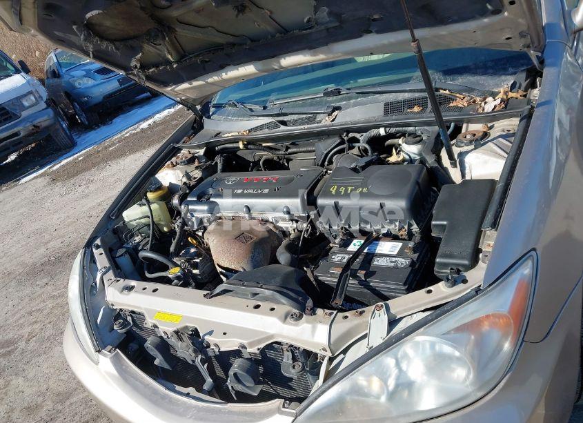 Photo 10 of 2002 Toyota Camry XLE (VIN 4T1BE30K42U104687)