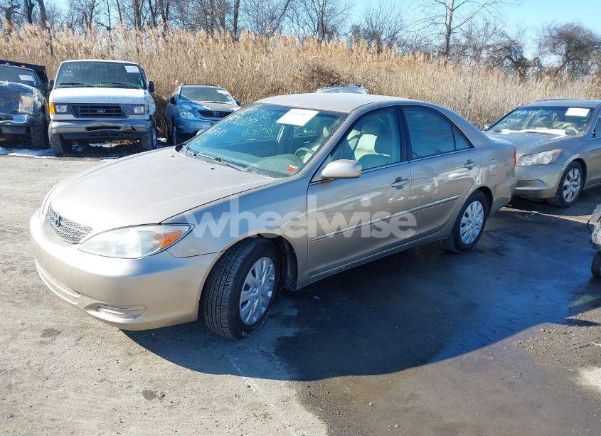 Photo 2 of 2002 Toyota Camry XLE (VIN 4T1BE30K42U104687)