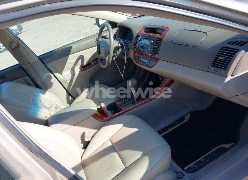 Photo 5 of 2002 Toyota Camry XLE (VIN 4T1BE30K42U104687)