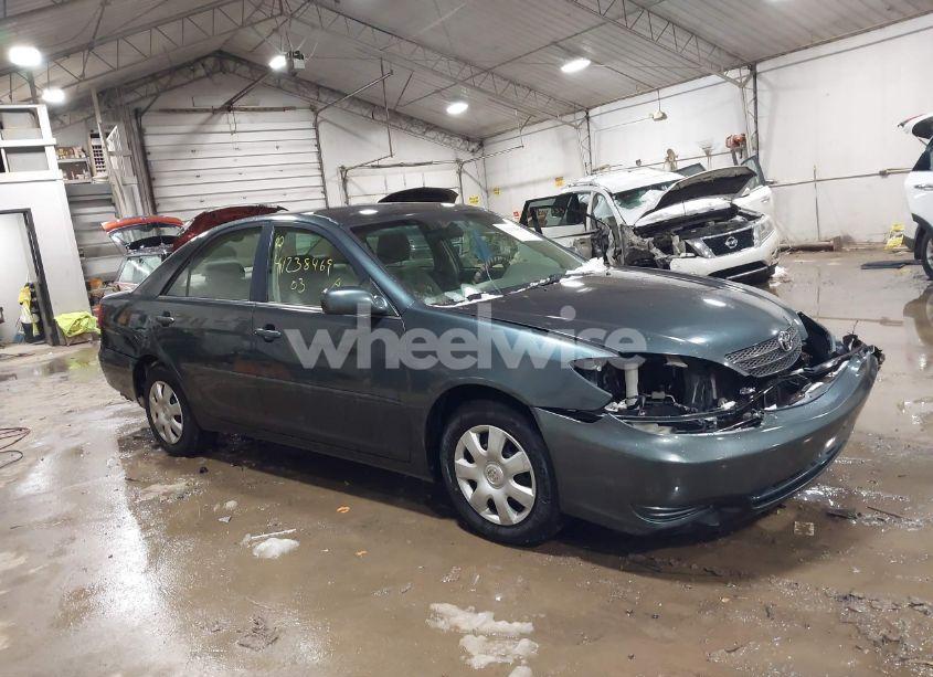 2003 Toyota Camry LE (VIN 4T1BE30K43U747042) main photo