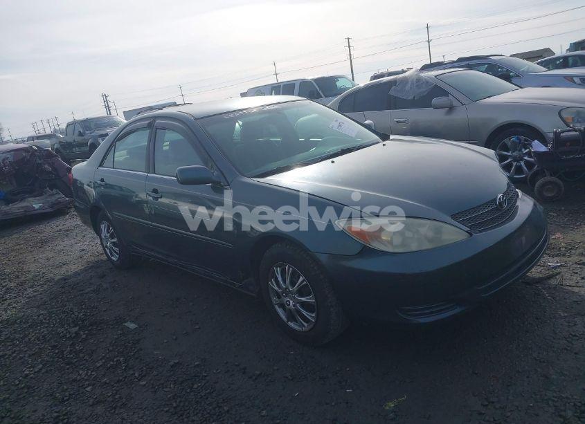 2004 Toyota Camry LE (VIN 4T1BE30K44U305606) main photo