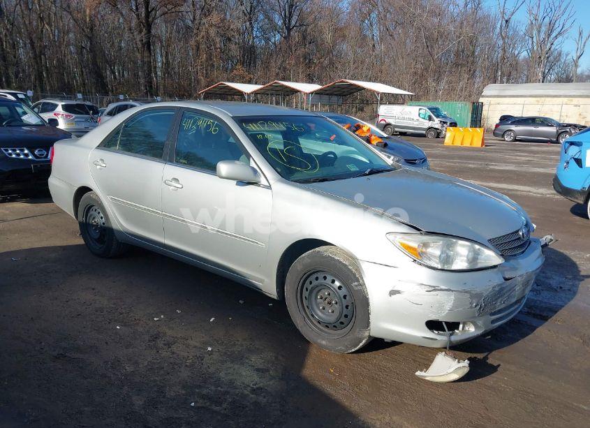 2004 Toyota Camry XLE (VIN 4T1BE30K44U834103) main photo