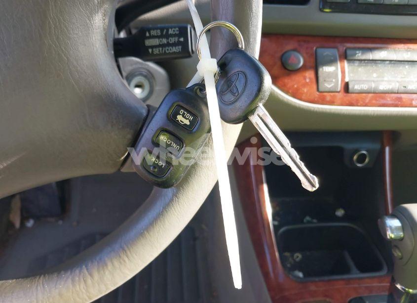 Photo 11 of 2004 Toyota Camry XLE (VIN 4T1BE30K44U834103)