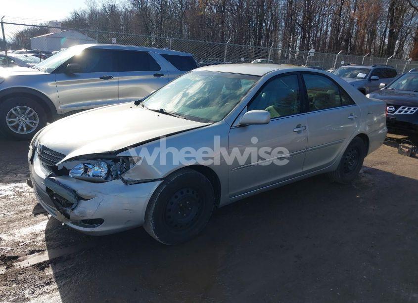 Photo 2 of 2004 Toyota Camry XLE (VIN 4T1BE30K44U834103)