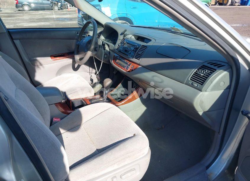 Photo 5 of 2004 Toyota Camry XLE (VIN 4T1BE30K44U834103)