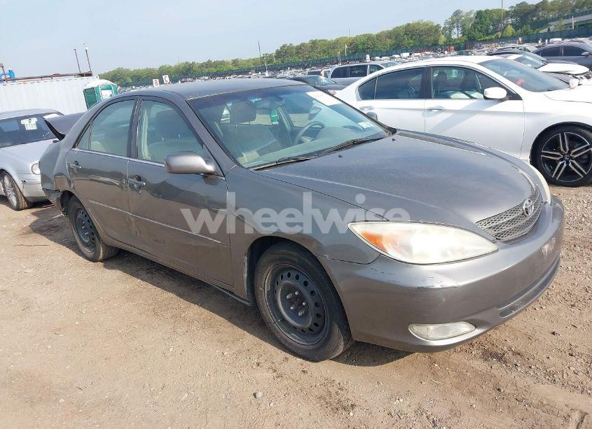 2004 Toyota Camry XLE (VIN 4T1BE30K44U845926) main photo