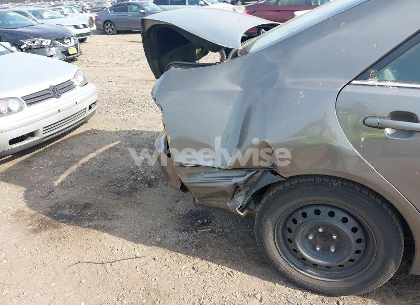 Photo 13 of 2004 Toyota Camry XLE (VIN 4T1BE30K44U845926)