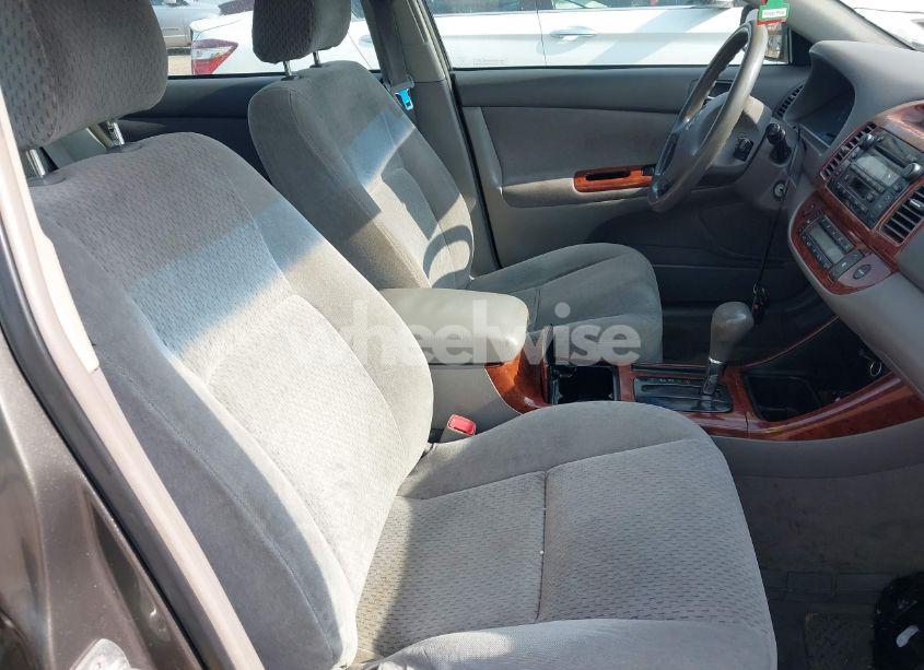 Photo 5 of 2004 Toyota Camry XLE (VIN 4T1BE30K44U845926)