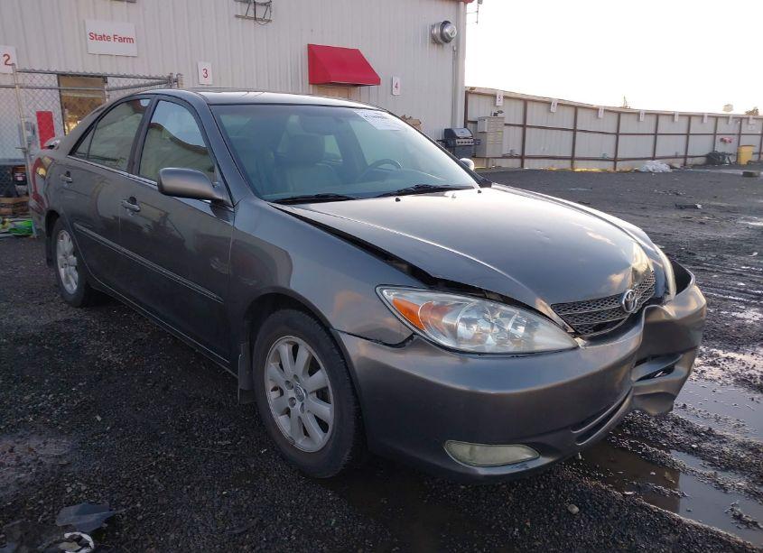 2004 Toyota Camry XLE (VIN 4T1BE30K44U930538) main photo