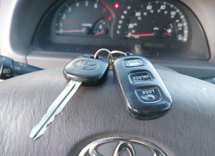 Photo 11 of 2004 Toyota Camry XLE (VIN 4T1BE30K44U930538)