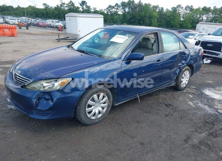 Photo 2 of 2005 Toyota Camry LE (VIN 4T1BE30K45U033169)