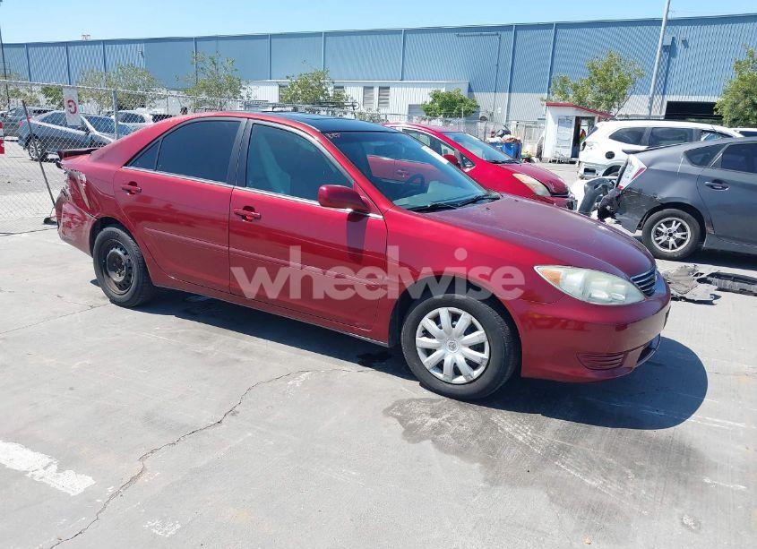 2005 Toyota Camry LE (VIN 4T1BE30K45U039764) main photo