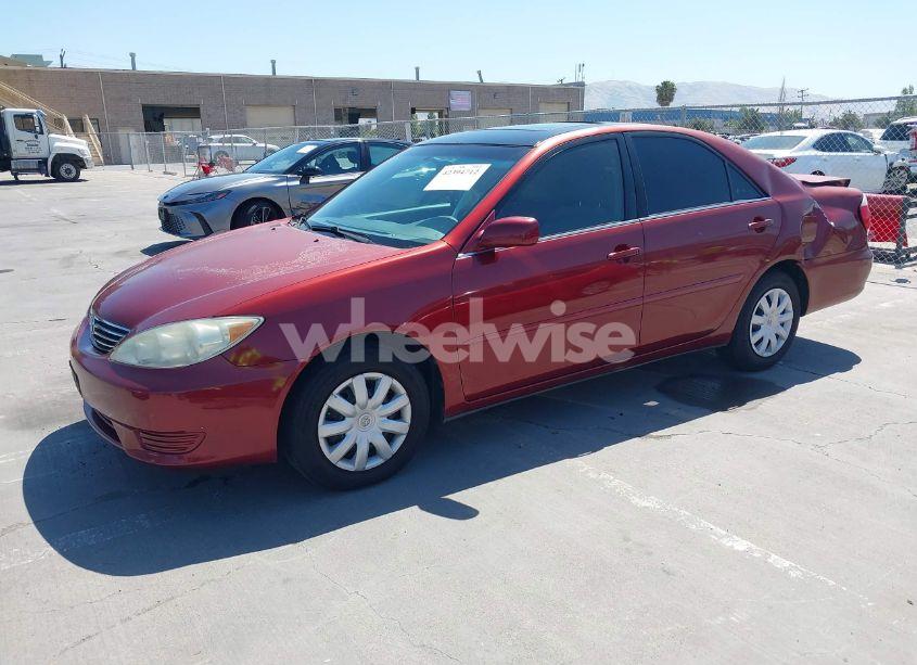 Photo 2 of 2005 Toyota Camry LE (VIN 4T1BE30K45U039764)