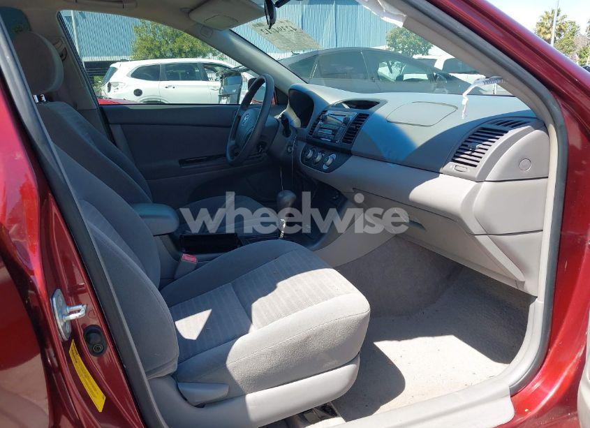 Photo 5 of 2005 Toyota Camry LE (VIN 4T1BE30K45U039764)