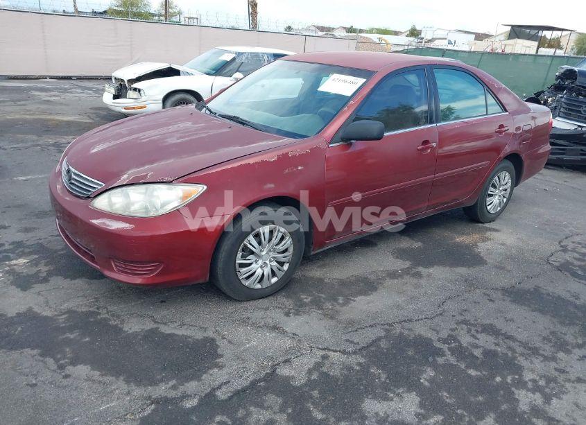 Photo 2 of 2005 Toyota Camry LE (VIN 4T1BE30K45U427612)