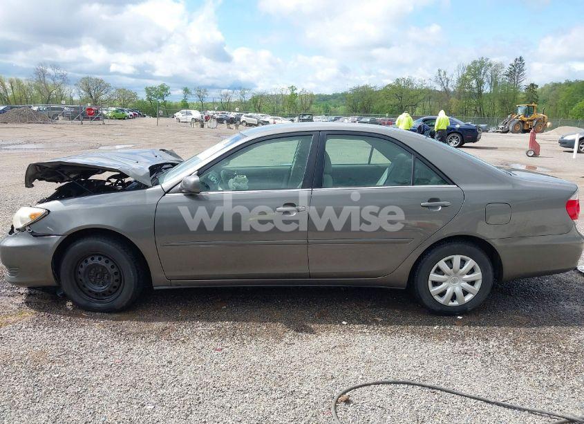 Photo 15 of 2005 Toyota Camry LE (VIN 4T1BE30K45U511395)