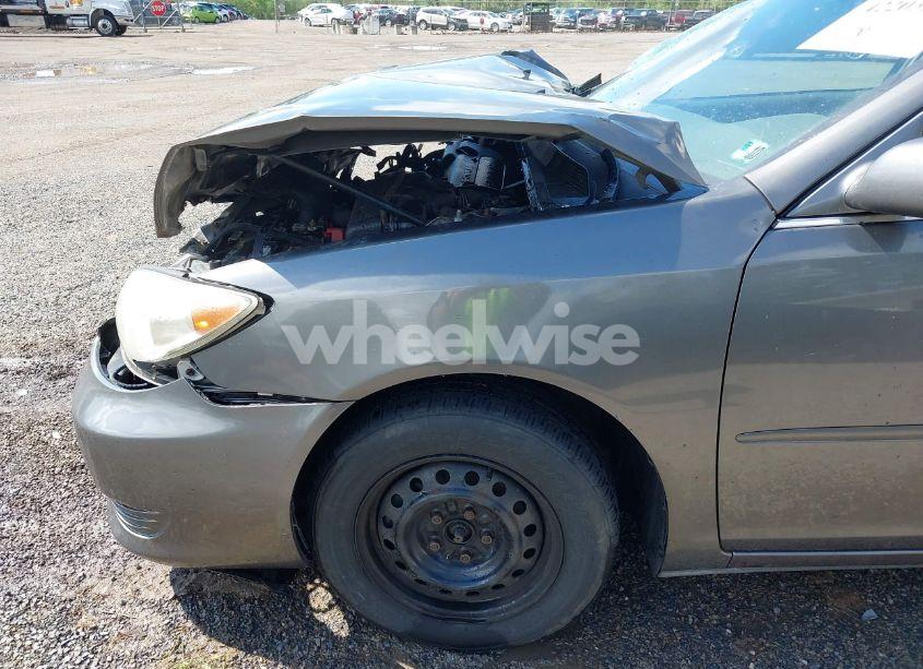 Photo 20 of 2005 Toyota Camry LE (VIN 4T1BE30K45U511395)