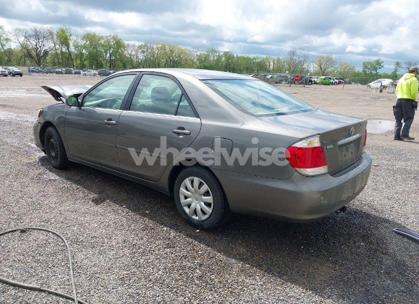 Photo 3 of 2005 Toyota Camry LE (VIN 4T1BE30K45U511395)