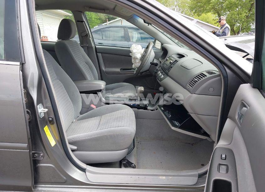 Photo 5 of 2005 Toyota Camry LE (VIN 4T1BE30K45U511395)