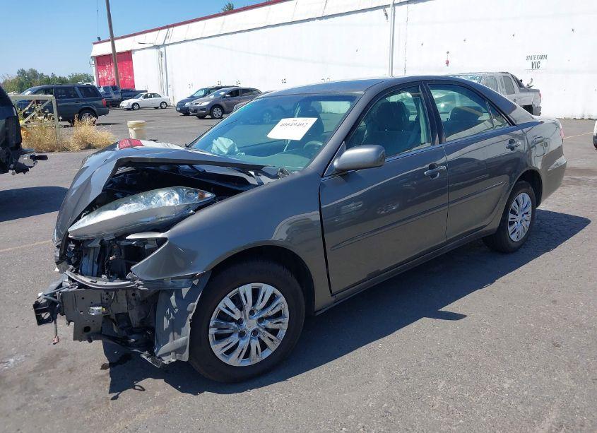 Photo 2 of 2005 Toyota Camry LE (VIN 4T1BE30K45U569345)