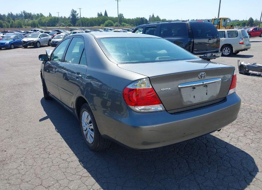 Photo 3 of 2005 Toyota Camry LE (VIN 4T1BE30K45U569345)