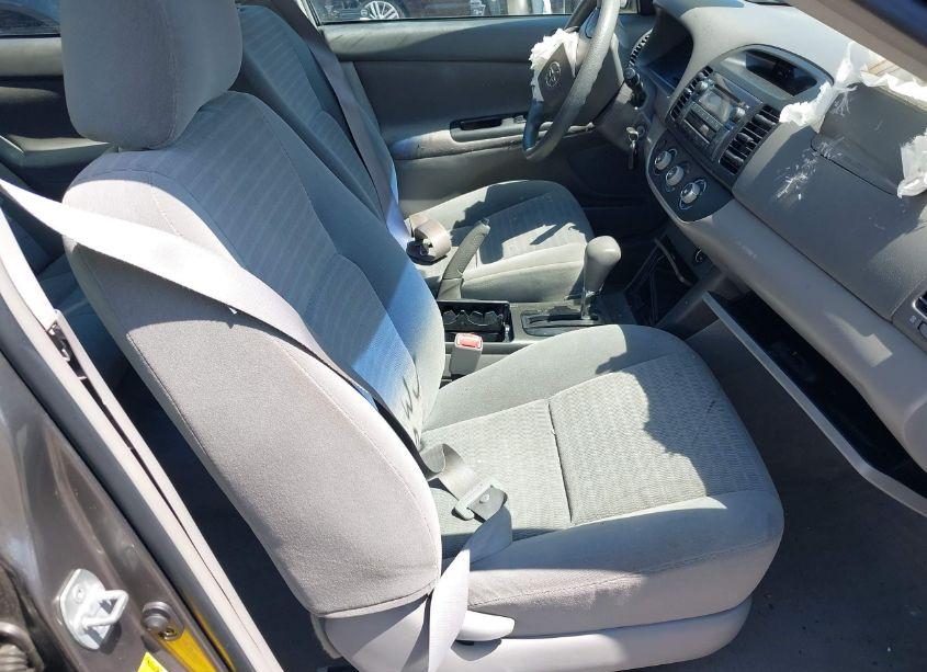 Photo 5 of 2005 Toyota Camry LE (VIN 4T1BE30K45U569345)