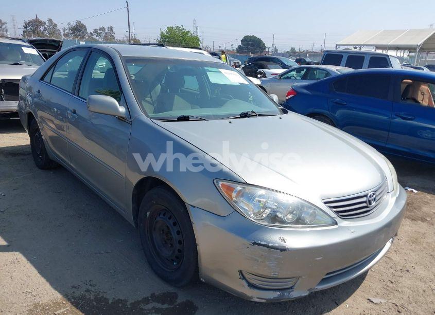 2005 Toyota Camry LE (VIN 4T1BE30K45U602280) main photo