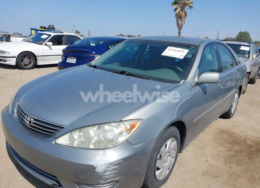 Photo 2 of 2005 Toyota Camry LE (VIN 4T1BE30K45U602280)