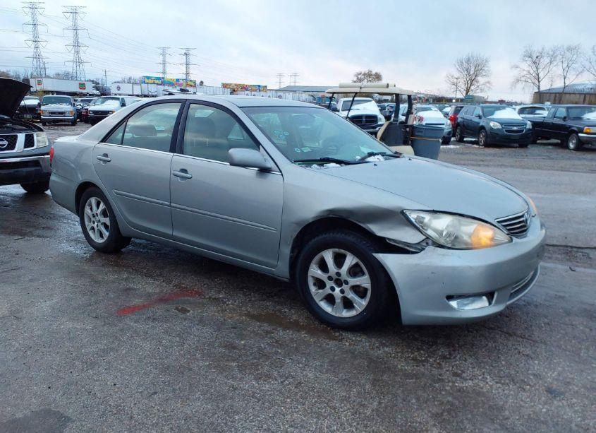2005 Toyota Camry XLE (VIN 4T1BE30K45U614574) main photo