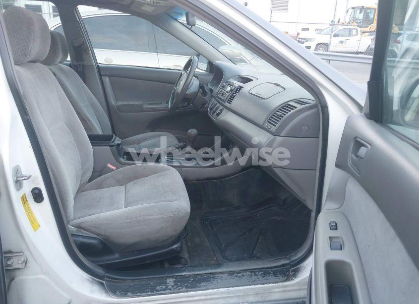 Photo 5 of 2002 Toyota Camry LE/SE/XLE (VIN 4T1BE30K524105993)