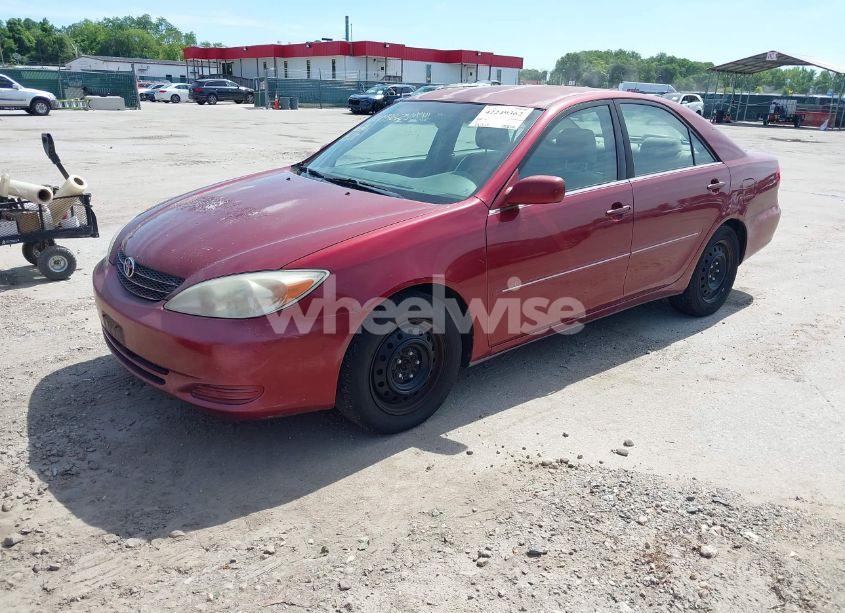 Photo 2 of 2002 Toyota Camry XLE (VIN 4T1BE30K52U099242)