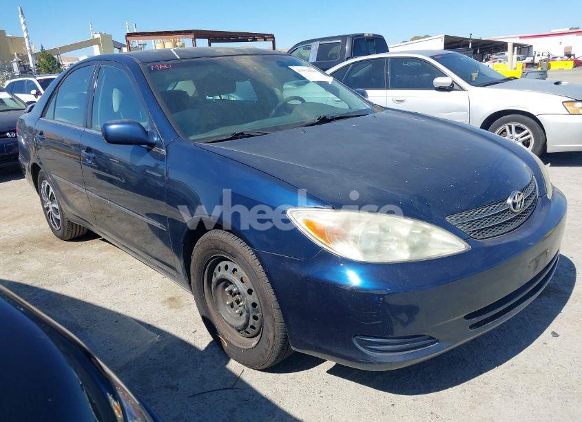 2002 Toyota Camry XLE (VIN 4T1BE30K52U620072) main photo