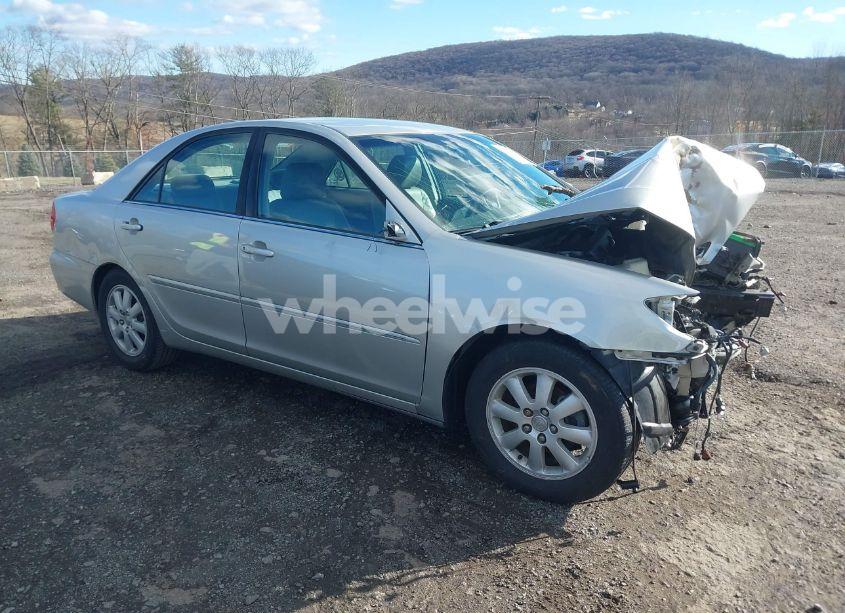 2004 Toyota Camry XLE (VIN 4T1BE30K54U868728) main photo