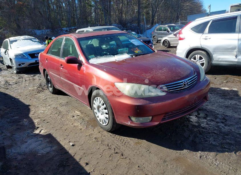 2005 Toyota Camry XLE (VIN 4T1BE30K55U068397) main photo