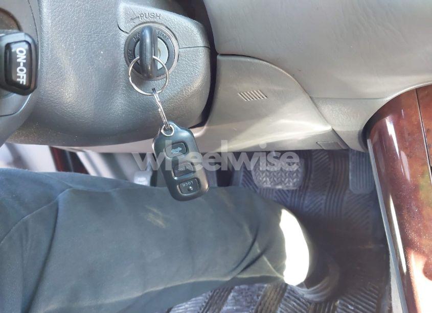 Photo 11 of 2005 Toyota Camry XLE (VIN 4T1BE30K55U068397)