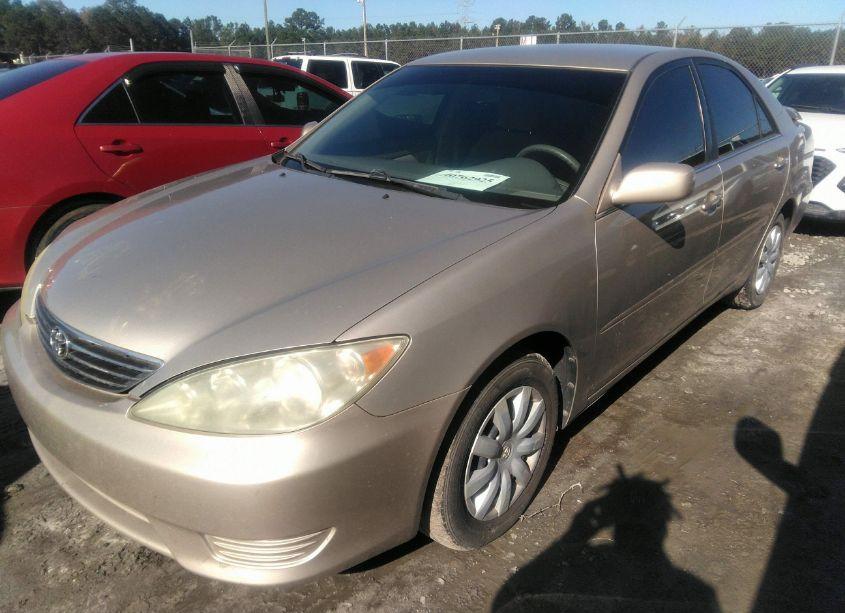 Photo 2 of 2005 Toyota Camry LE (VIN 4T1BE30K55U075611)