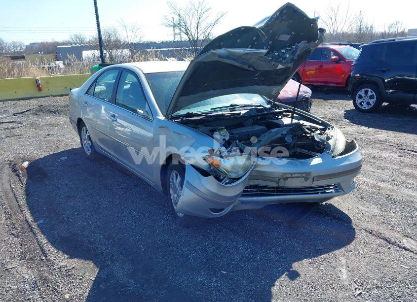 2005 Toyota Camry XLE (VIN 4T1BE30K55U097768) main photo